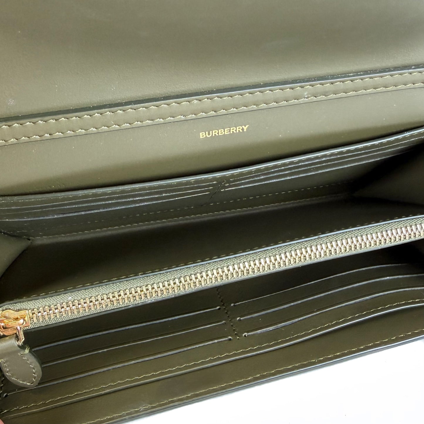 Burberry Hampshire Wallet on Chain