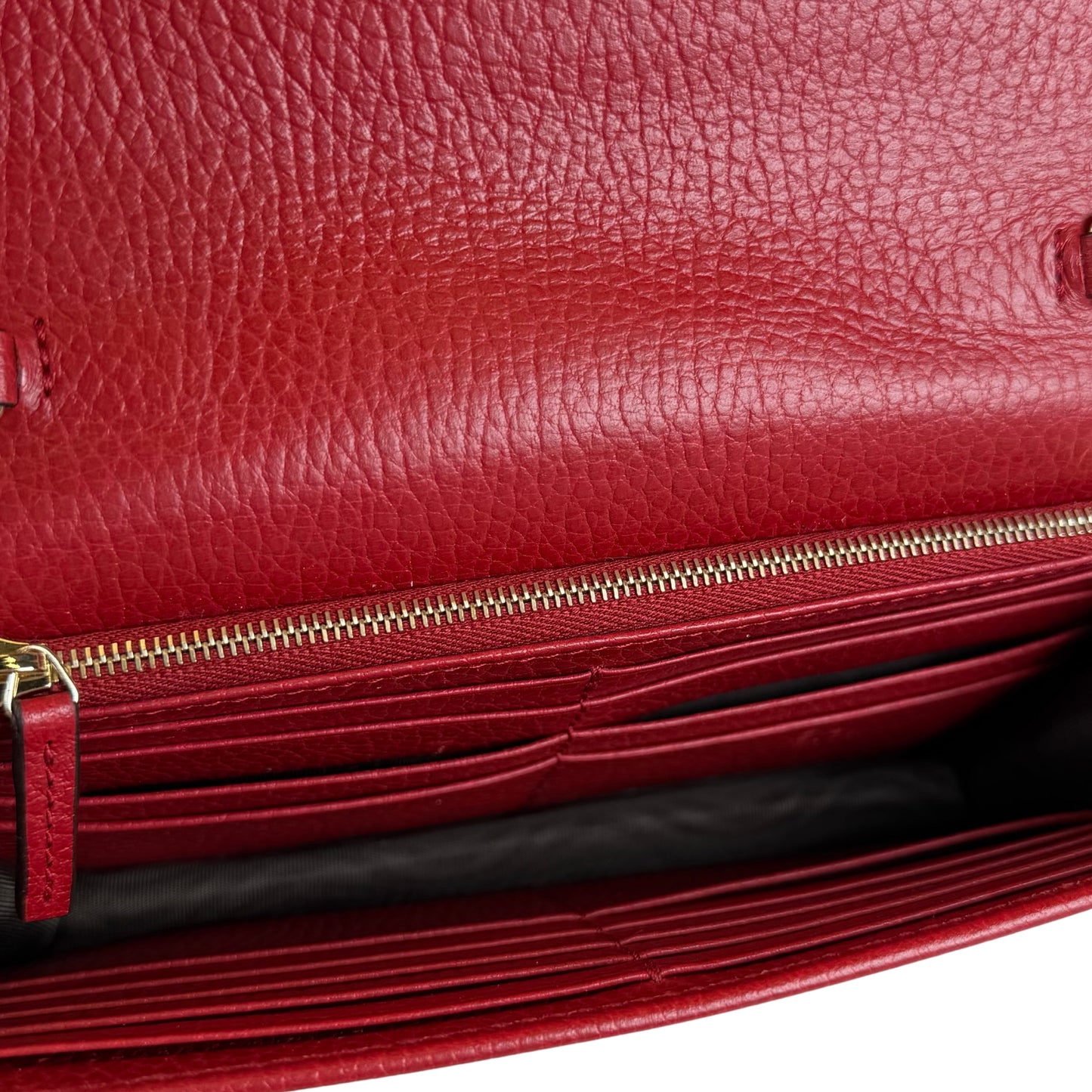 Gucci Interlocking G Wallet on Chain