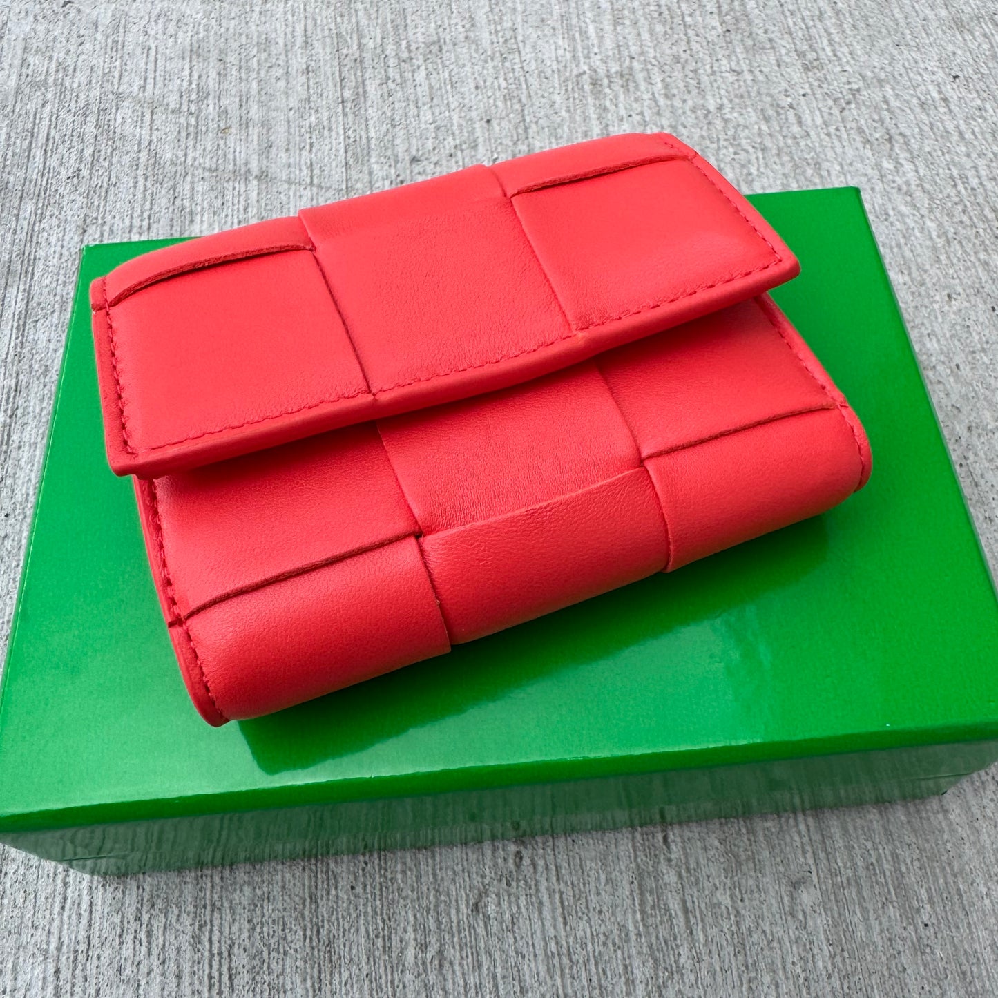 Bottega Veneta Trifold Intrecciato Cassette Wallet