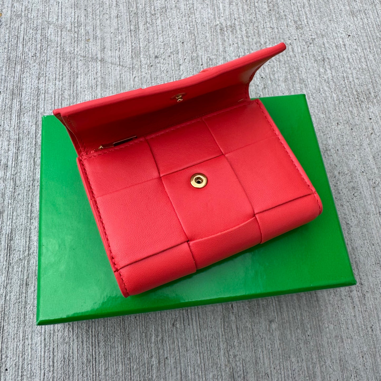 Bottega Veneta Trifold Intrecciato Cassette Wallet