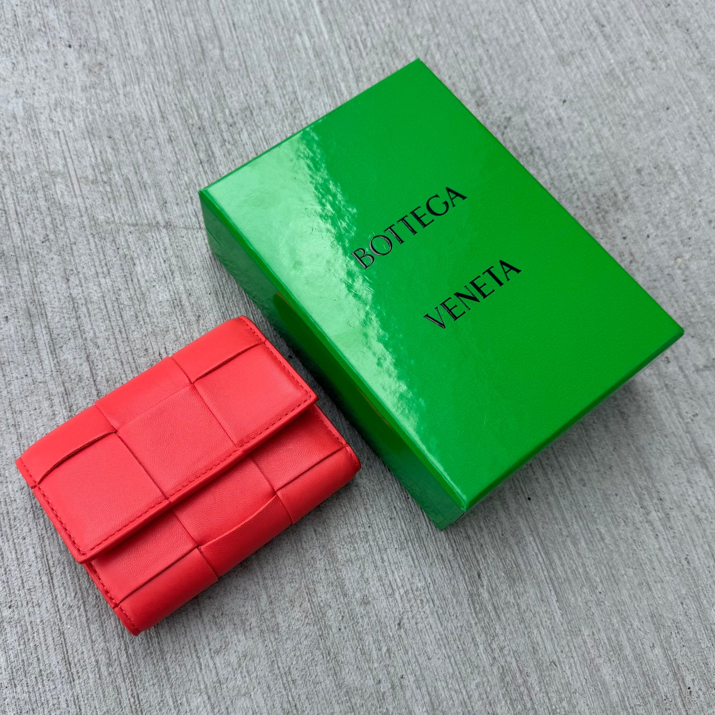 Bottega Veneta Trifold Intrecciato Cassette Wallet