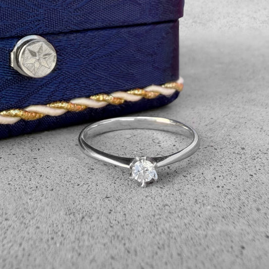 Estate Solitaire Diamond Platinum Ring