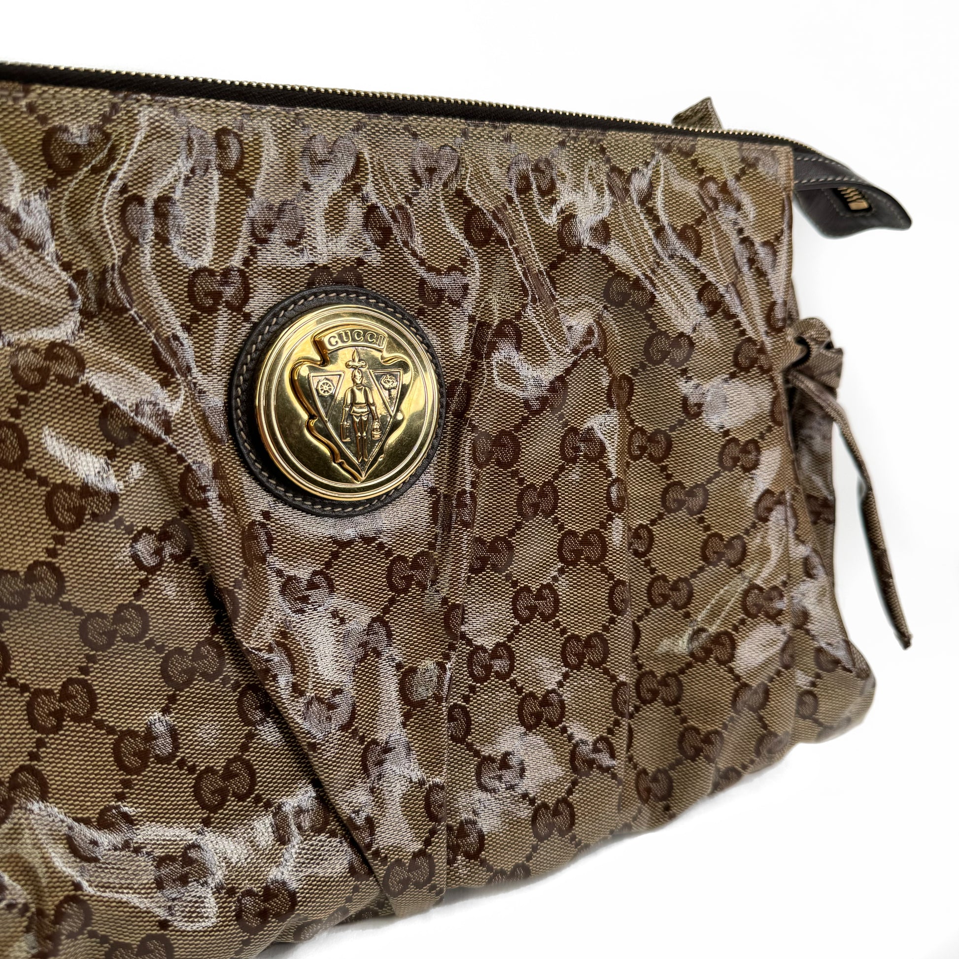 Gucci large cheap wristlet
