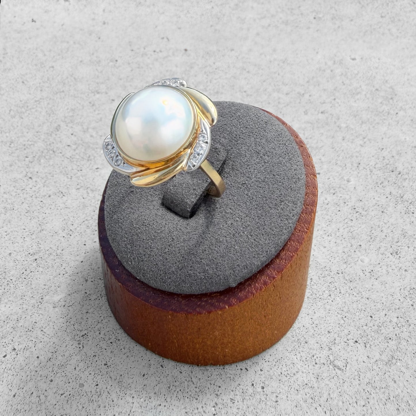 Mabe Cultured Pearl & Diamonds Gold Ring