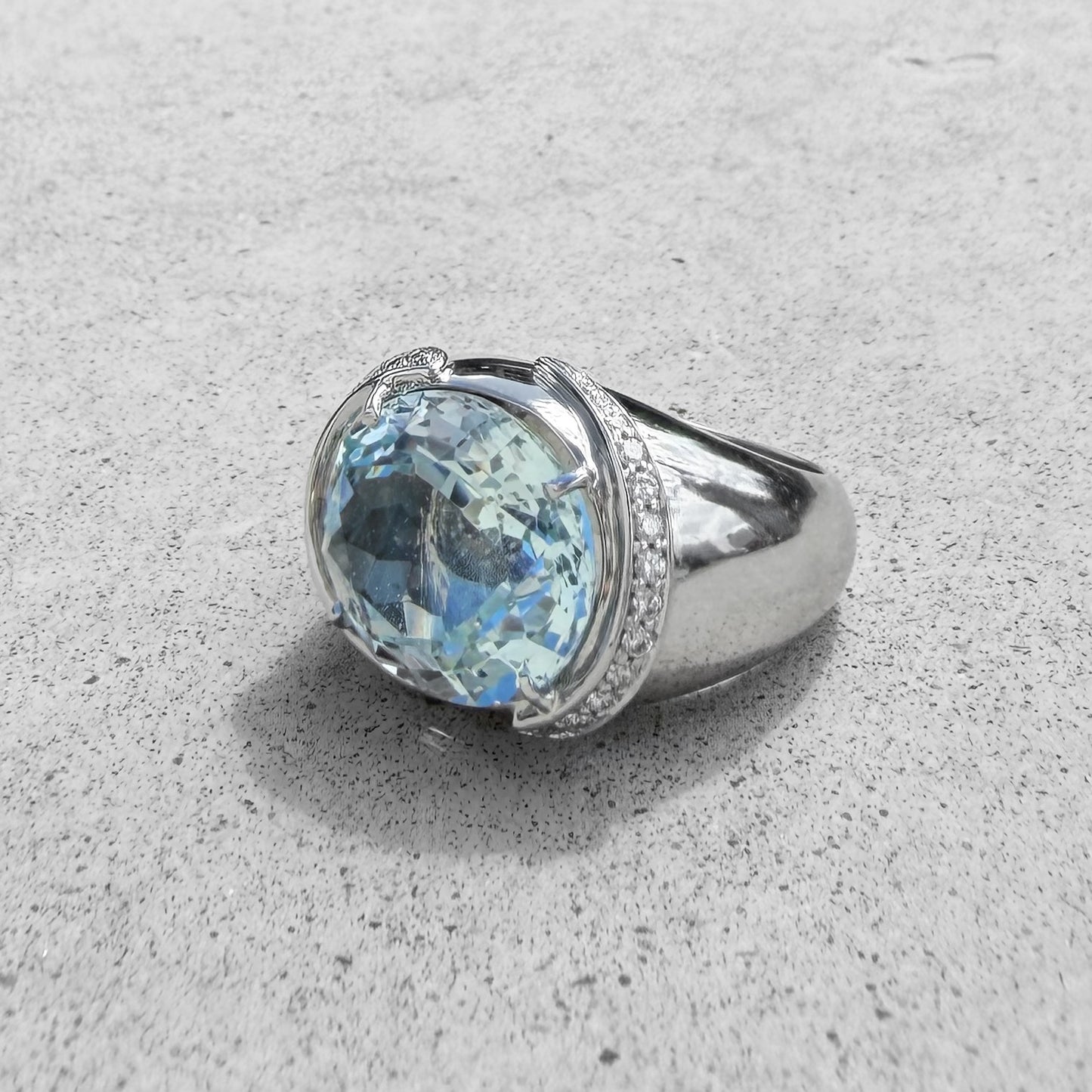 Aquamarine & Diamonds White Gold Ring