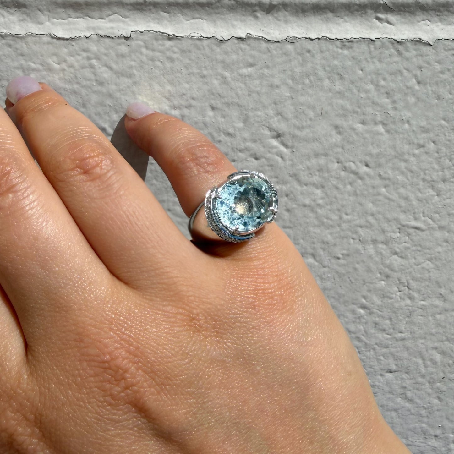 Aquamarine & Diamonds White Gold Ring