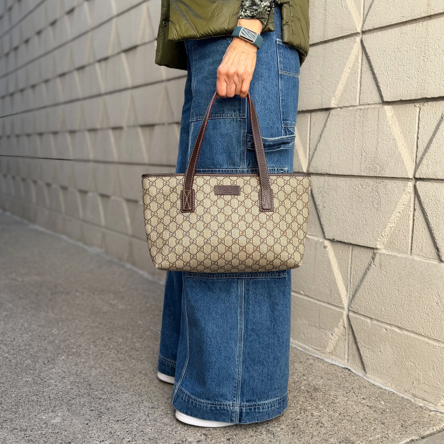 Gucci GG Supreme Small Tote Bag