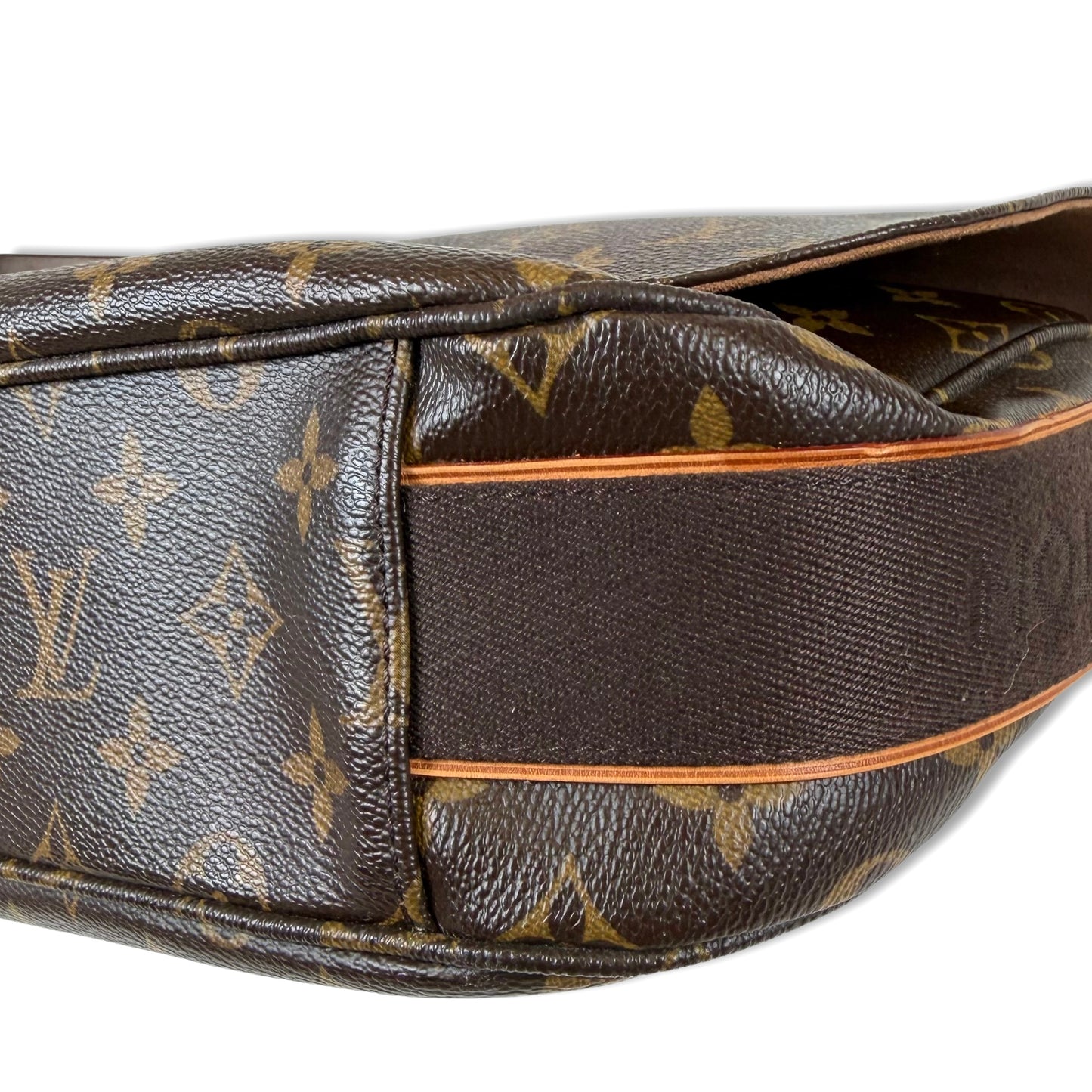 Louis Vuitton Beauborg Messenger Bag