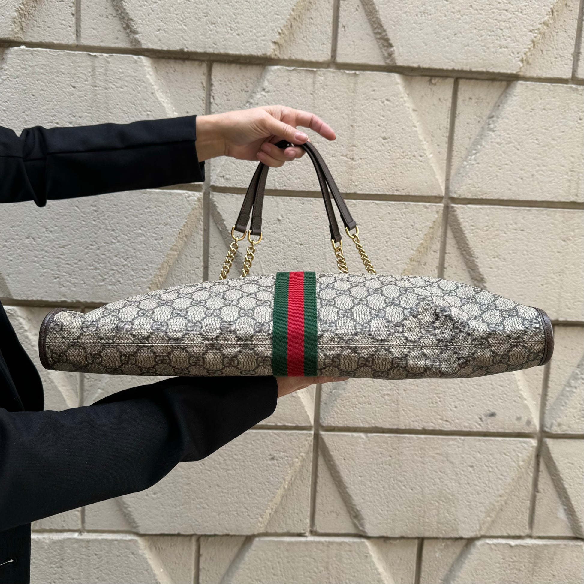 Gucci supreme shop tote bag