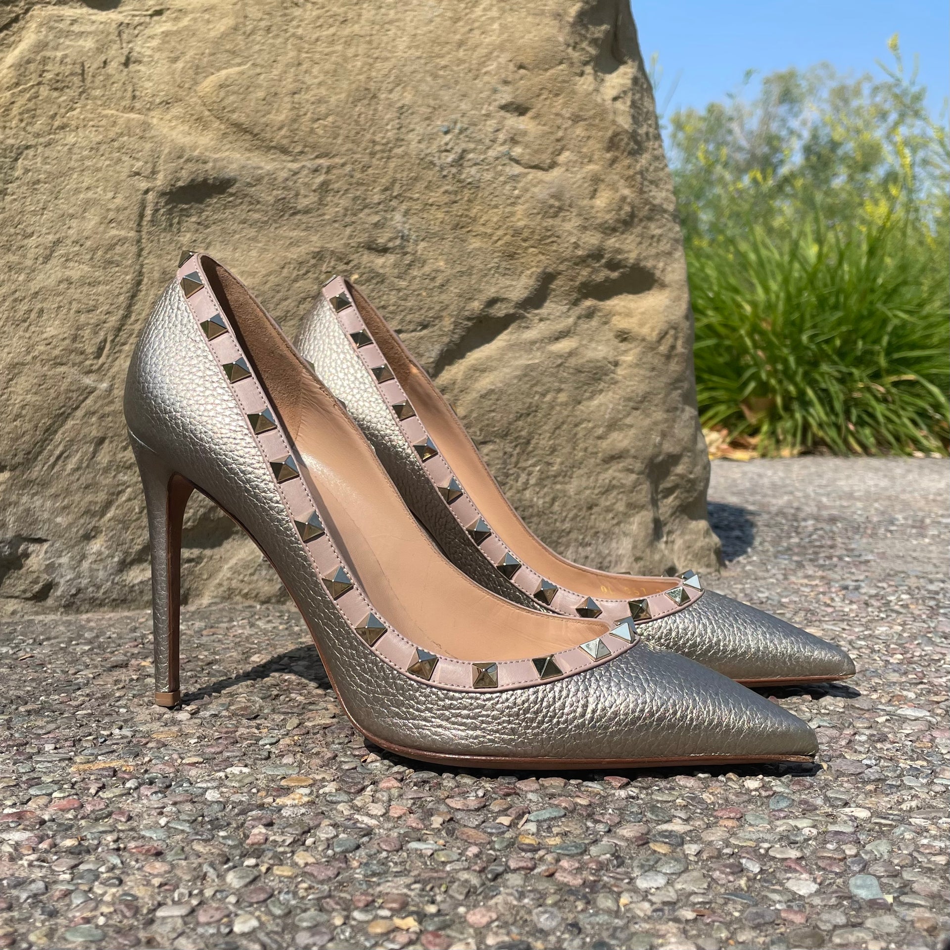 Valentino Rockstud Pumps