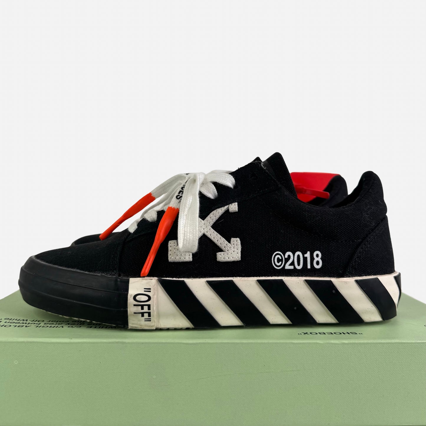 Off-White Vulc Low Top Sneakers