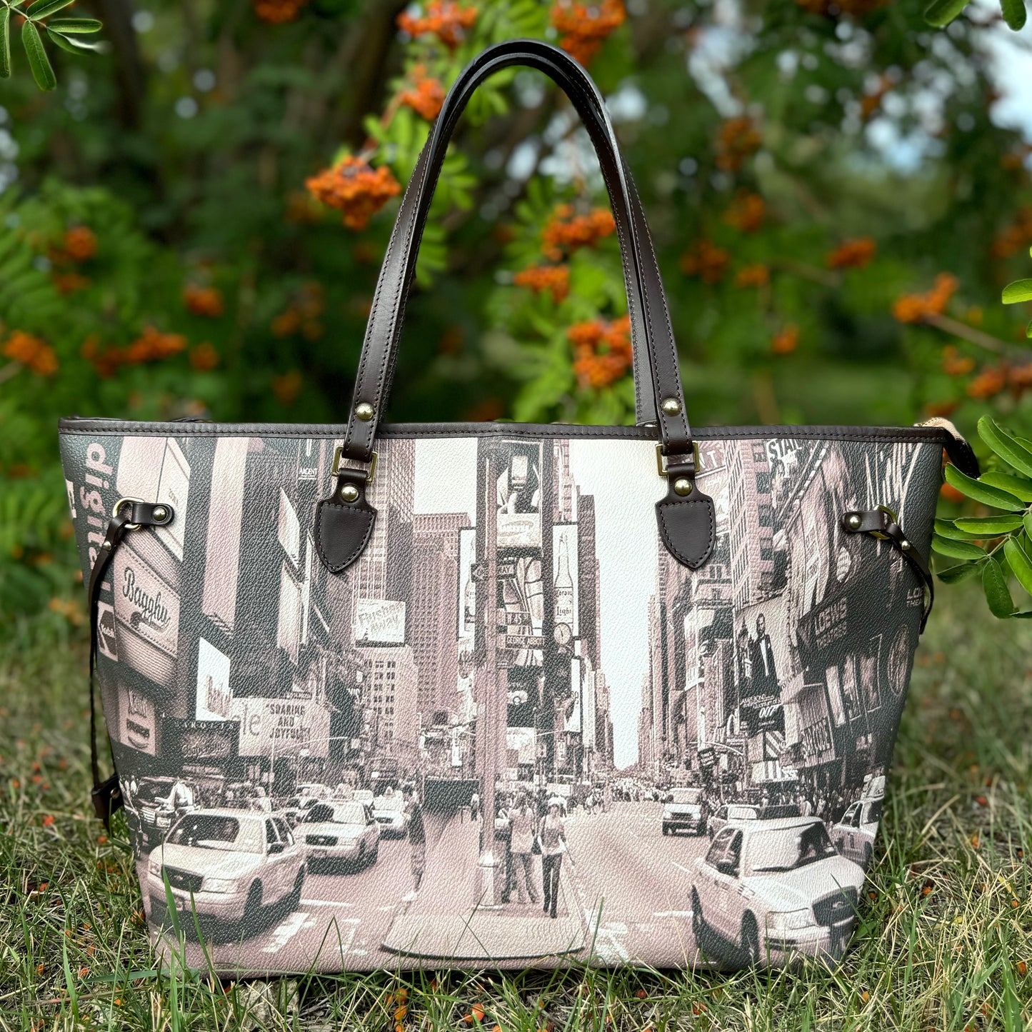 Bagghy Big NYC Time Square Bag